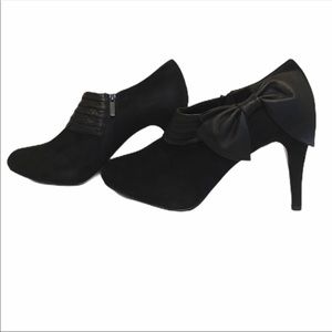 White House Black Market black bootie pumps size 8